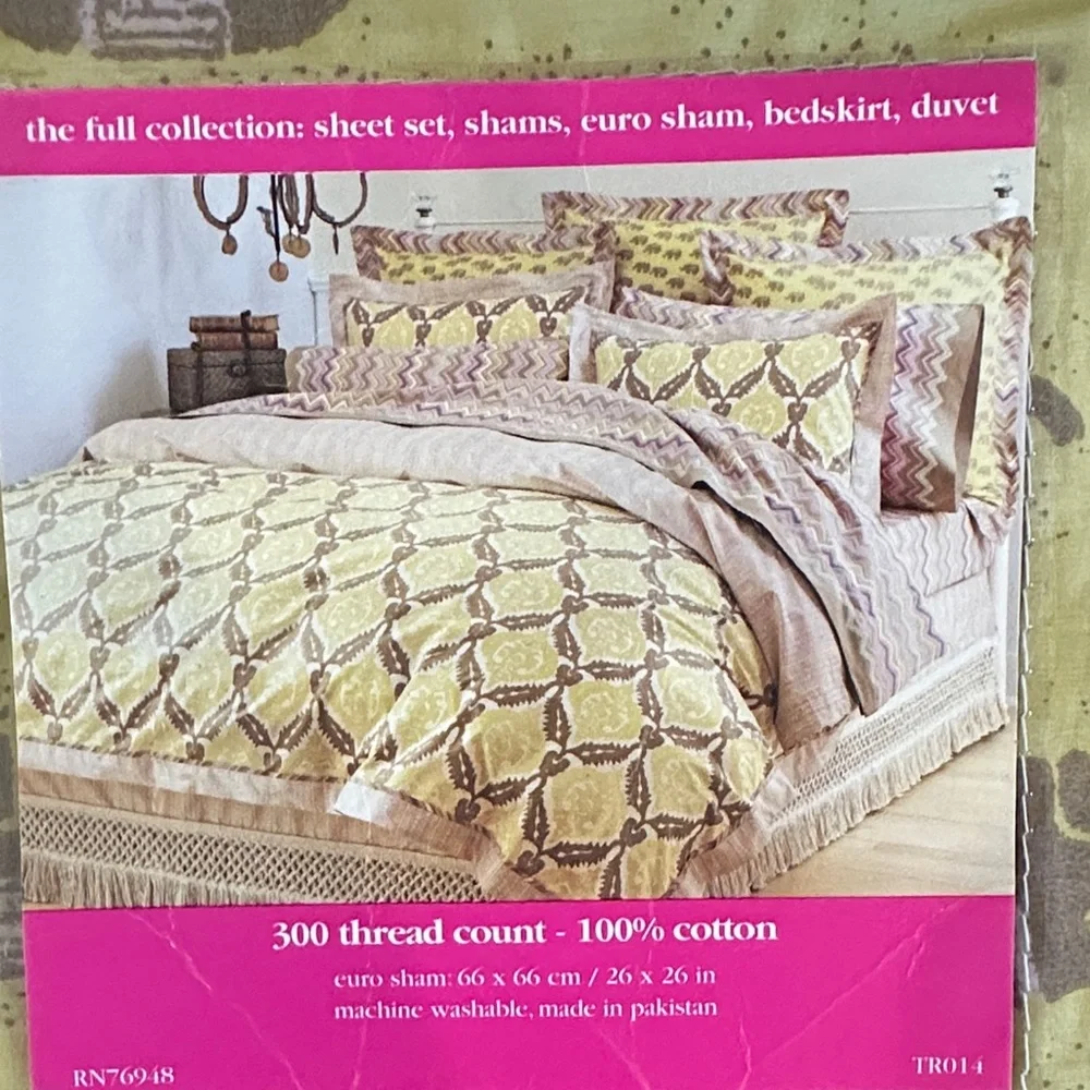 Plenty by Tracy Reese set of 3 European sham and 2 pillow cases